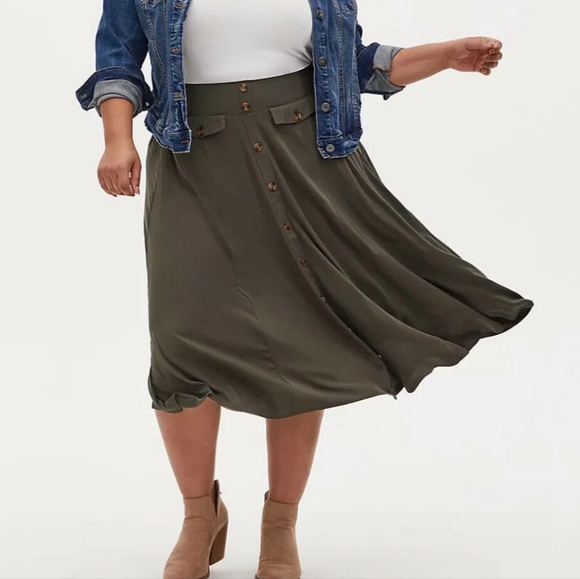 torrid Dresses & Skirts - Torrid Challis Button Front Skirt Size 2X Olive